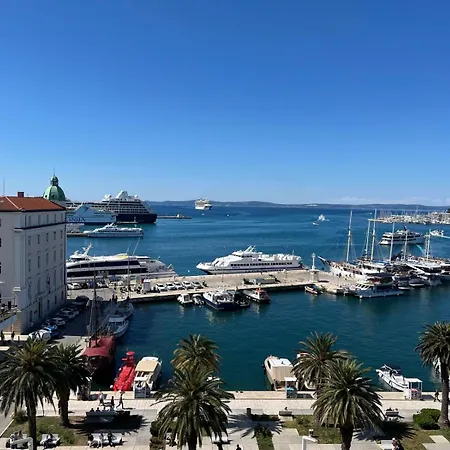 Rooftop Giovanina Σπλιτ